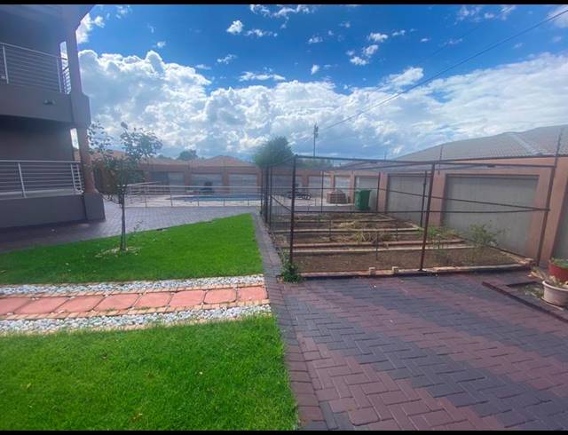 6 BEDROOM HOUSE FOR SALE IN AERORAND